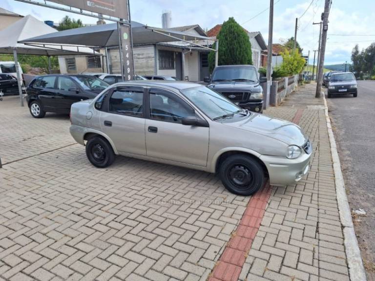 CHEVROLET - CORSA - 2009/2010 - Dourada - R$ 21.900,00