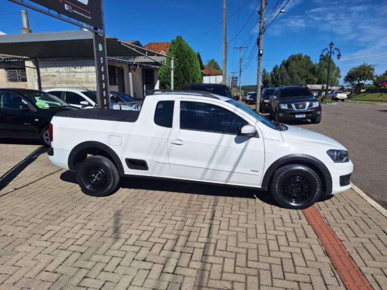 VOLKSWAGEN - SAVEIRO - 2013/2014 - Branca - R$ 49.900,00