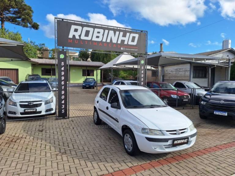 CHEVROLET - CELTA - 2004/2004 - Branca - R$ 17.900,00