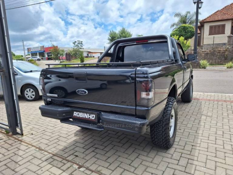 FORD - RANGER - 2008/2009 - Preta - R$ 57.900,00
