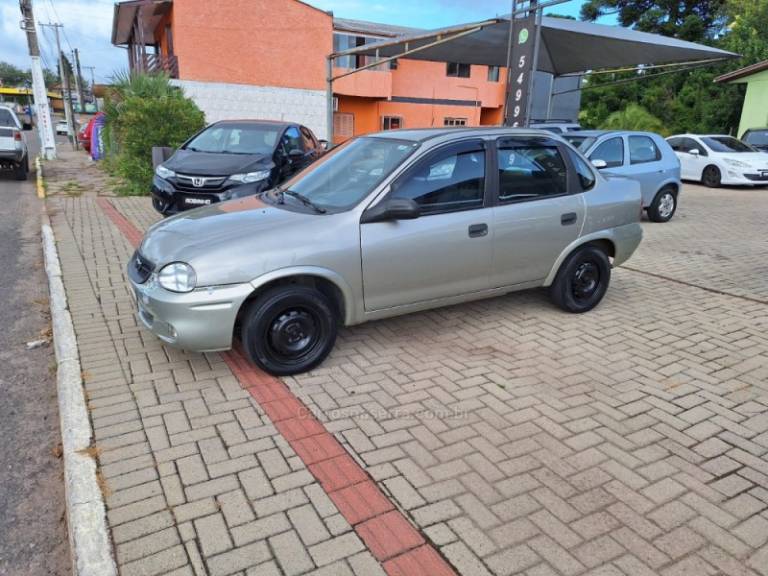 CHEVROLET - CORSA - 2009/2010 - Dourada - R$ 21.900,00