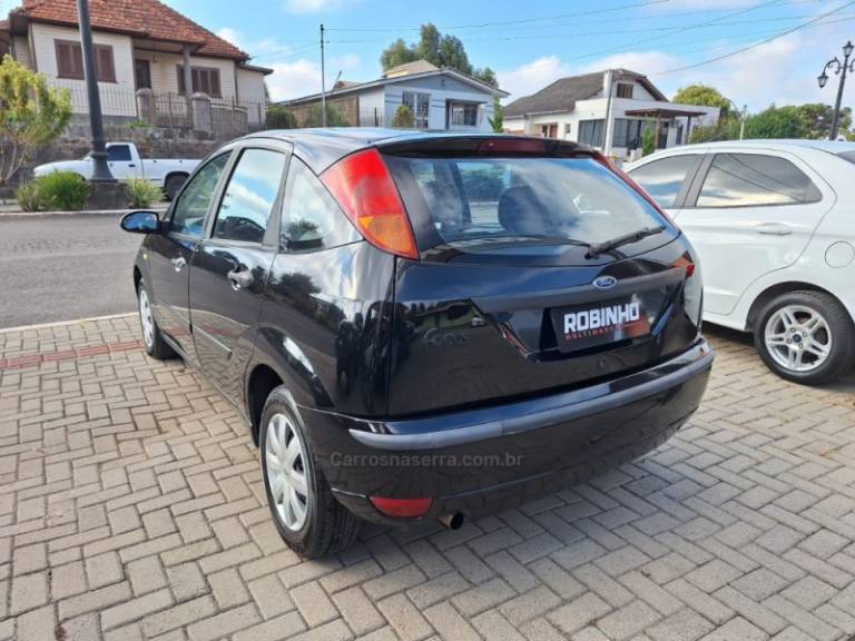 FORD - FOCUS - 2006/2007 - Preta - R$ 21.900,00