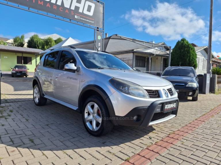 RENAULT - SANDERO - 2010/2010 - Prata - R$ 32.900,00
