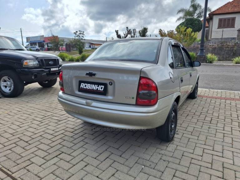 CHEVROLET - CORSA - 2009/2010 - Dourada - R$ 21.900,00
