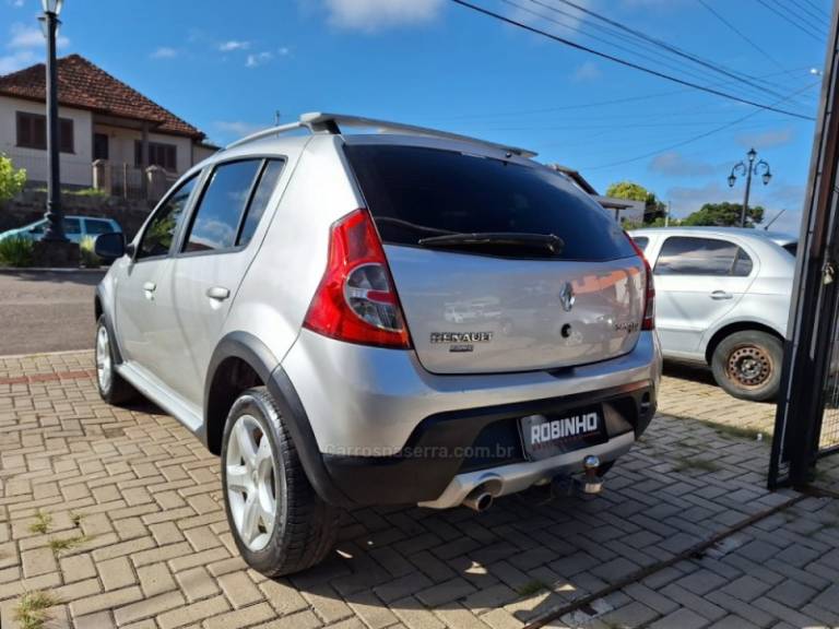 RENAULT - SANDERO - 2010/2010 - Prata - R$ 32.900,00