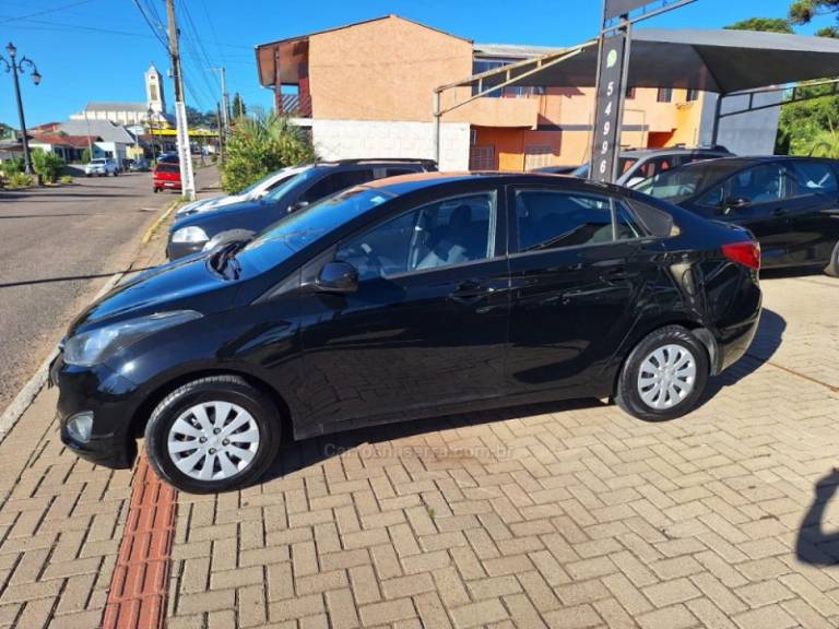 HYUNDAI - HB20S - 2013/2014 - Preta - R$ 53.900,00