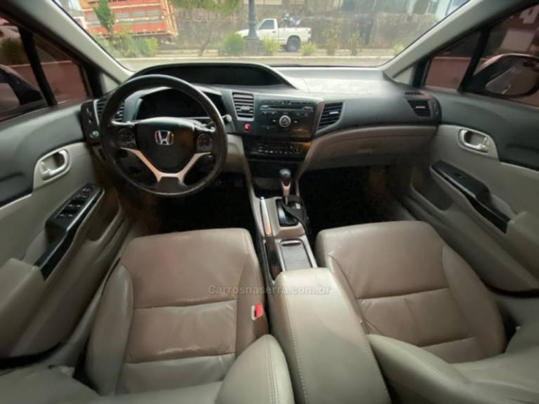 HONDA - CIVIC - 2014/2015 - Prata - R$ 76.900,00