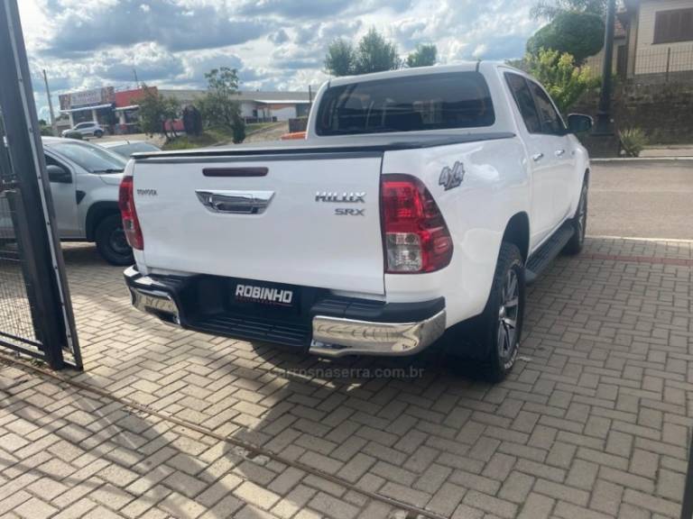 TOYOTA - HILUX - 2016/2017 - Branca - R$ 169.900,00