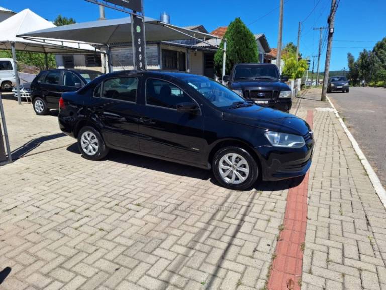 VOLKSWAGEN - VOYAGE - 2012/2013 - Preta - R$ 35.900,00