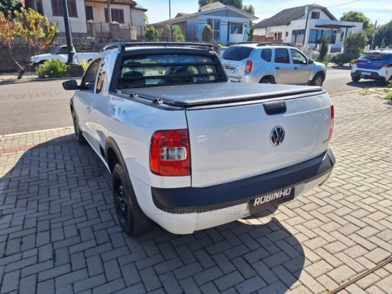 VOLKSWAGEN - SAVEIRO - 2013/2014 - Branca - R$ 49.900,00