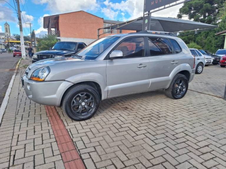 HYUNDAI - TUCSON - 2010/2010 - Prata - R$ 39.900,00