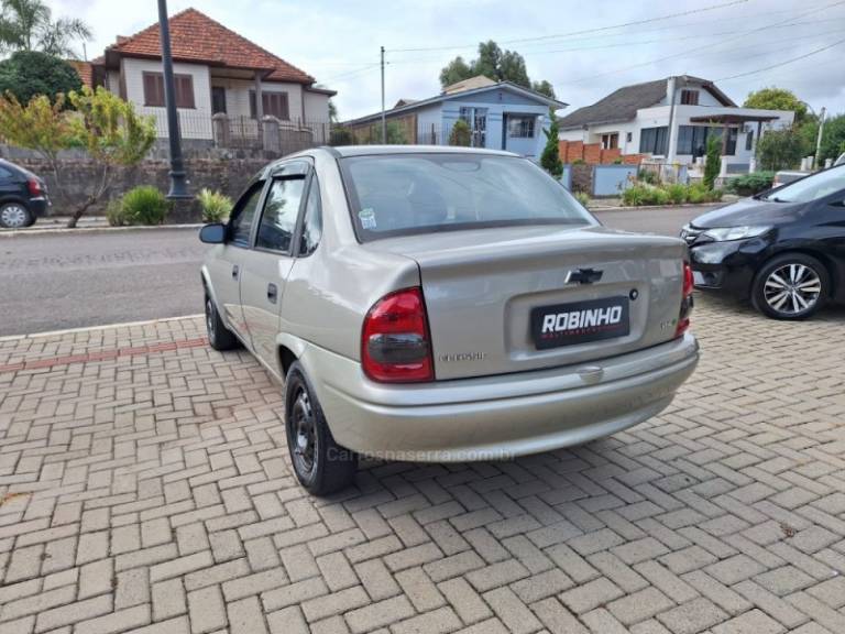 CHEVROLET - CORSA - 2009/2010 - Dourada - R$ 21.900,00