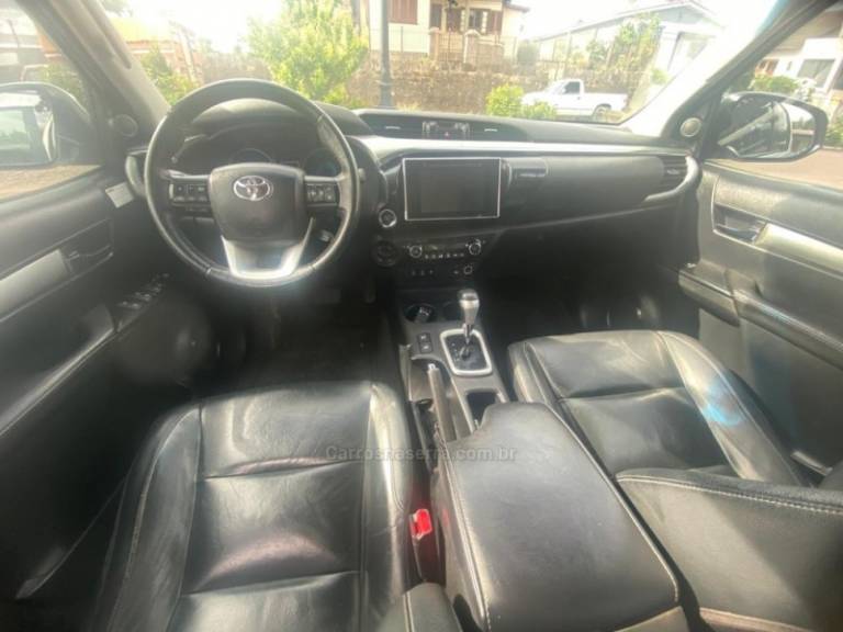 TOYOTA - HILUX - 2016/2017 - Branca - R$ 169.900,00