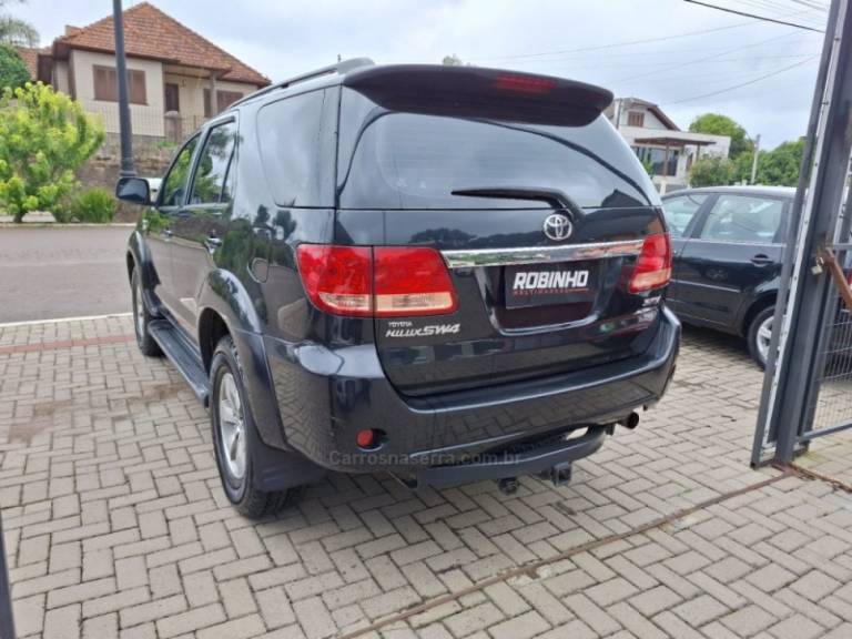 TOYOTA - HILUX SW4 - 2006/2006 - Preta - R$ 92.400,00