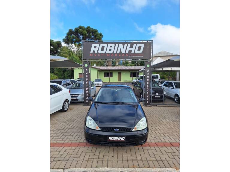 FORD - FOCUS - 2006/2007 - Preta - R$ 21.900,00