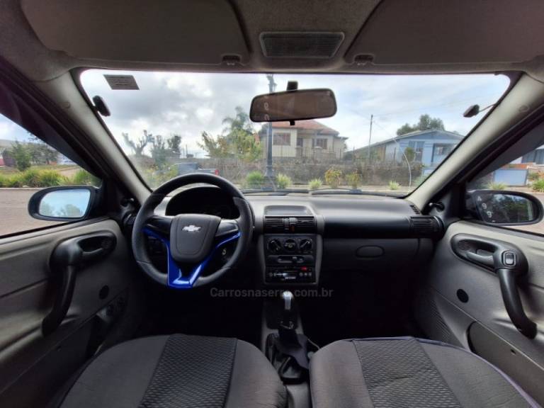 CHEVROLET - CORSA - 2009/2010 - Dourada - R$ 21.900,00