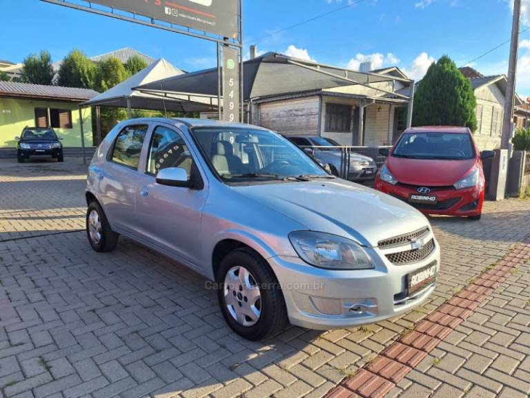 CHEVROLET - CELTA - 2011/2012 - Prata - R$ 29.900,00