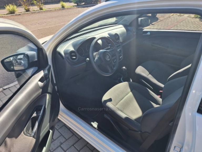 VOLKSWAGEN - SAVEIRO - 2013/2014 - Branca - R$ 49.900,00