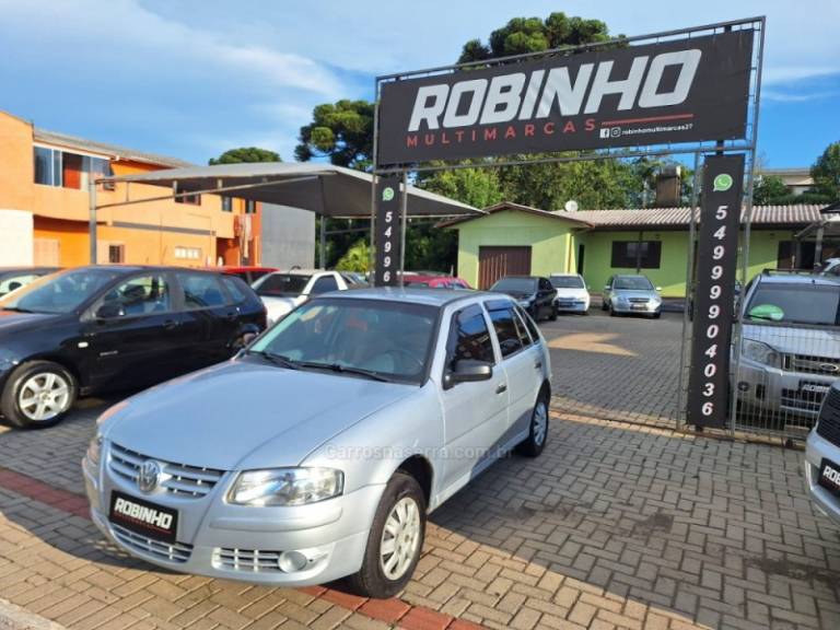 VOLKSWAGEN - GOL - 2010/2011 - Prata - R$ 25.900,00